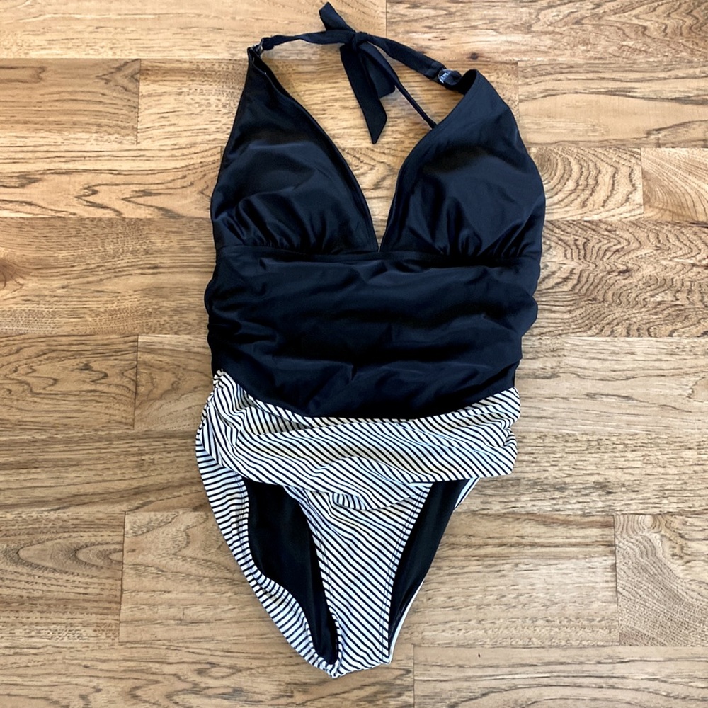 Move Mama nursing swimsuit size large